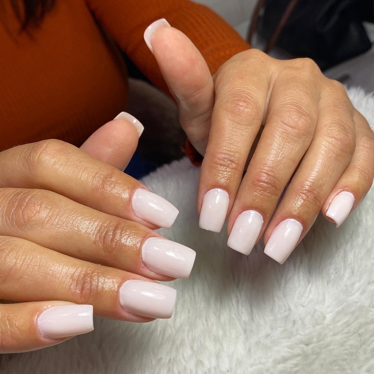 natbeautydesign's tweet photo. Manutenção de Banho de Gel com esmaltação em tom leitoso. https://t.co/5ilNci2YaV