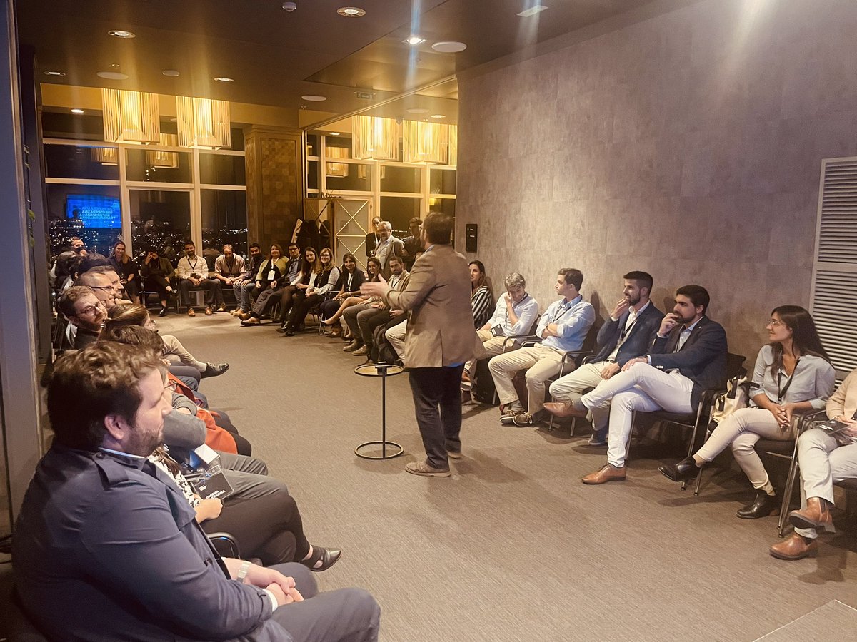 marcossotouy's tweet photo. Comienza el #MBA de @ucubusiness de #Abril, su sesión inicial en #Piso40. Hoy 42 profesionales inician su proceso de crecimiento junto a nosotros, será un privilegio acompañarlos. 
Gracias por la confianza.
 ¡Bienvenidos! https://t.co/vXOsLc8Bfj