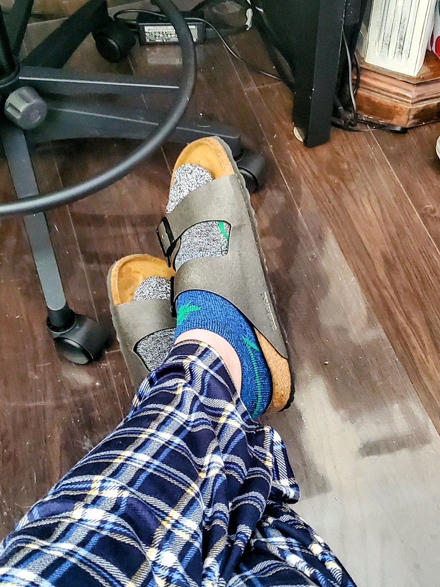 SethD89's tweet photo. Around these parts, we wear @BOMBAS and @BIRKENSTOCKUSA 💅💁

#BombasandBirkenstoks #sorrynotsorry #ineedtosweep https://t.co/2wmzFUQANk