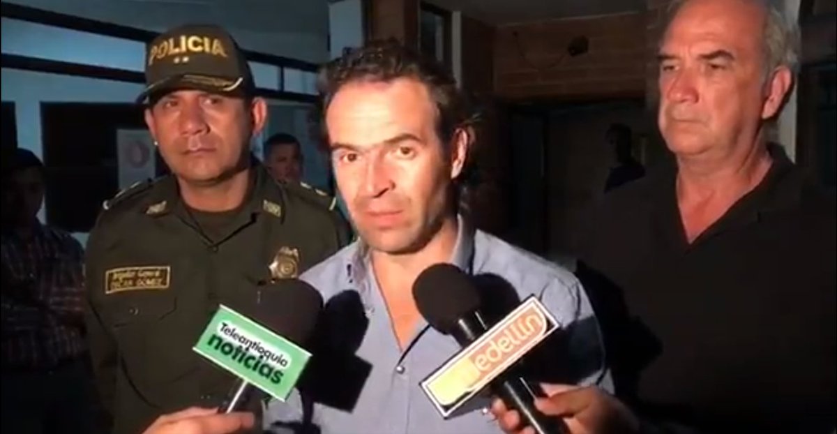 Interceptaciones y testimonios de miembros de la Oficina de Envigado coinciden en que la persecución viral de <a href="/FicoGutierrez/">Fico Gutiérrez</a>, como alcalde, a 3 ladrones en Medellín fue un éxito gracias a la colaboración de esa organización criminal.

Hilo 🧵