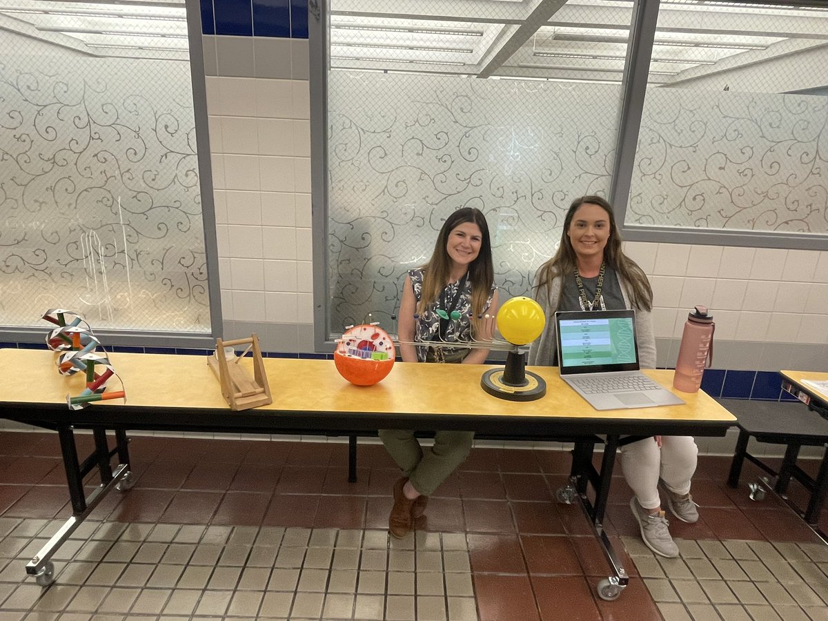 Fossil_Hill's tweet photo. Our teachers are excited to welcome our future Fossil Hill Panthers today. #FossilHillNation  #PantherPride #CelebrateKISD https://t.co/mARrjGgUSA