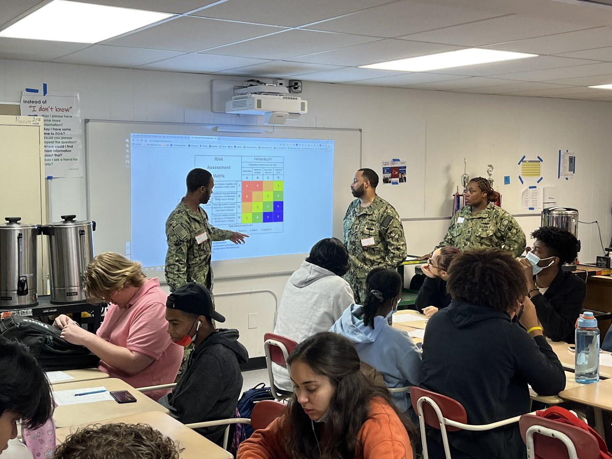 BellaireHigh's tweet photo. Navy chat today around Risk Management and Operations in Mr. Zlotnik’s class!#GreatPresentation https://t.co/lD24Jie4jB