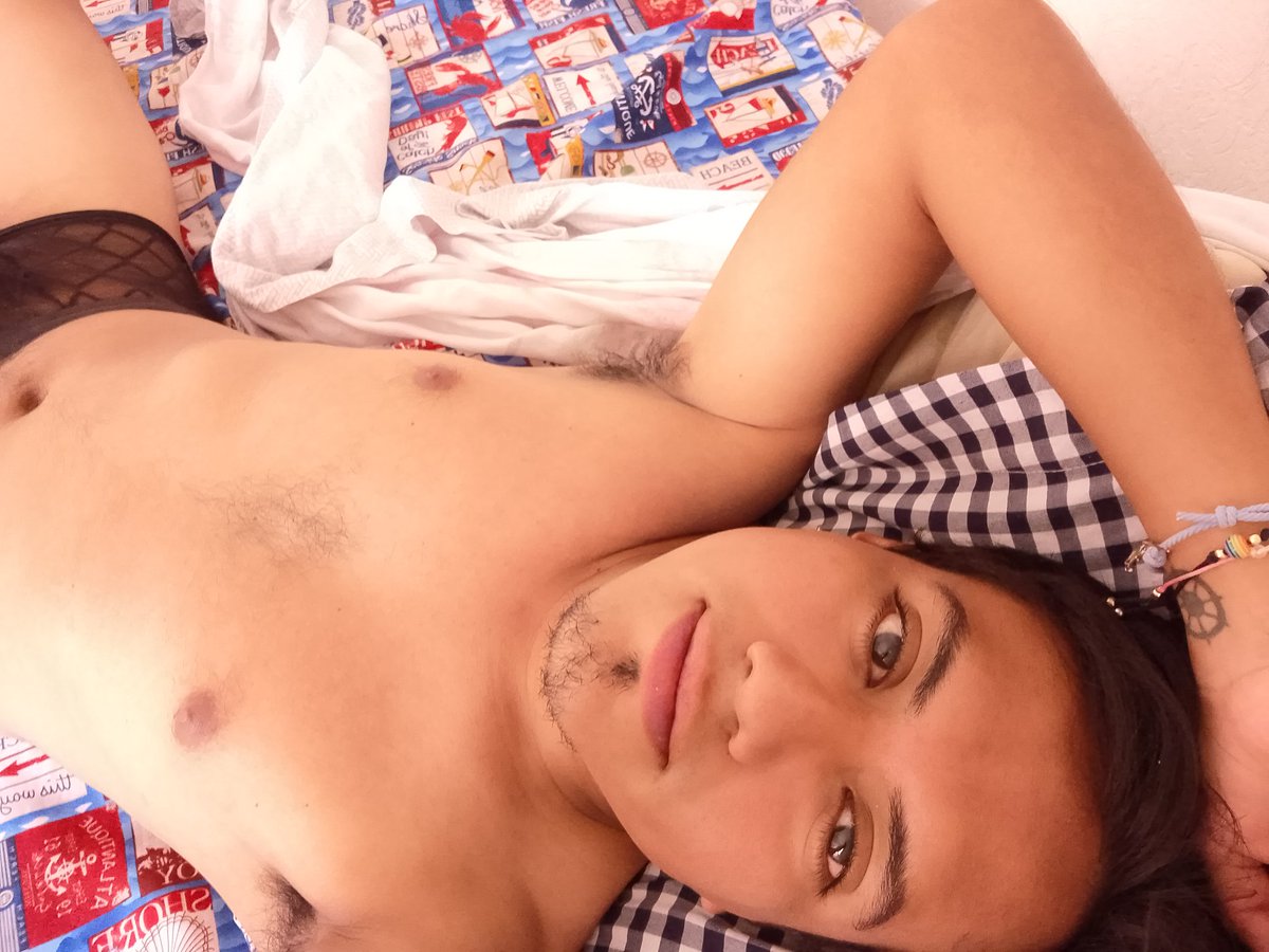 Eddie_Alexander's tweet photo. Martes de Flojera &amp; con mucha calor 🥵

Saquen las Micheladas 🙊🤭

#MartesDeGanarSeguidores #RT #follo4folloback #boy #man #hot #guyboy #like #SIGUEME #Jarocho #sexman #man #encalzones https://t.co/VYBuFe39wi