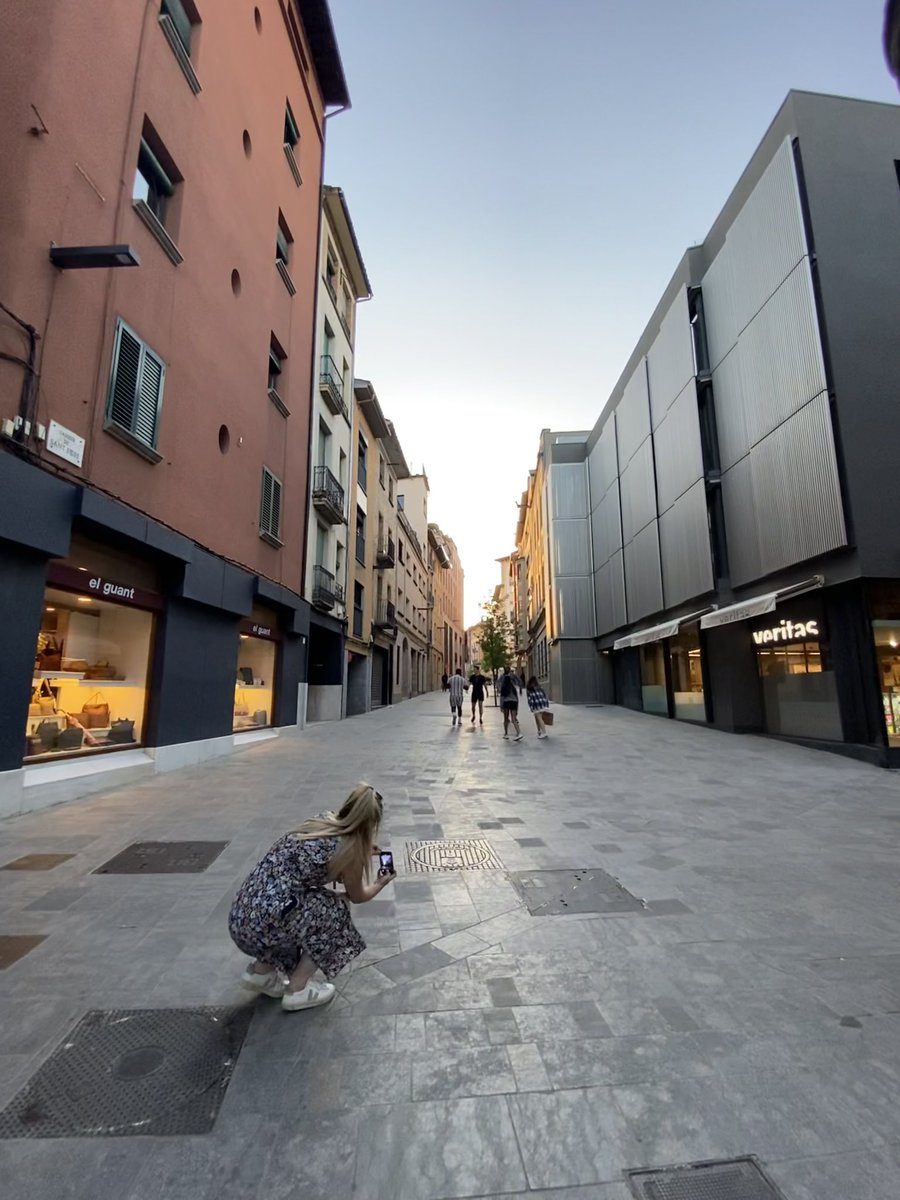 Day 2 of our field trip took us to Vic in preparation to meet collaborators. <a href="/CoventrySES/">SES @ Coventry Uni</a> <a href="/SportsTherapyCU/">SportsTherapyCU</a> students making the most of the weather ft. Behind the scenes