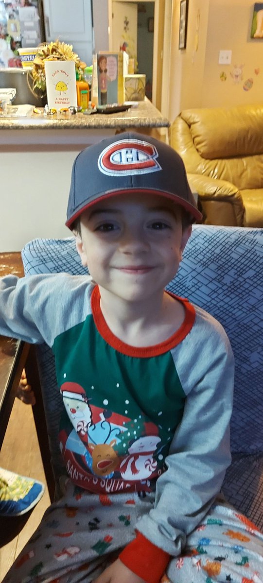 MarcelQJr's tweet photo. What a memorable night @CanadiensMTL kinda sux cause @NHLBruins won I had to buy my son a Boston's hat. Crazy household where we have a @MapleLeafs fan, 2 Habs fans, and a Boston's fan. Where did I go wrong. https://t.co/ELtcGYmZlR