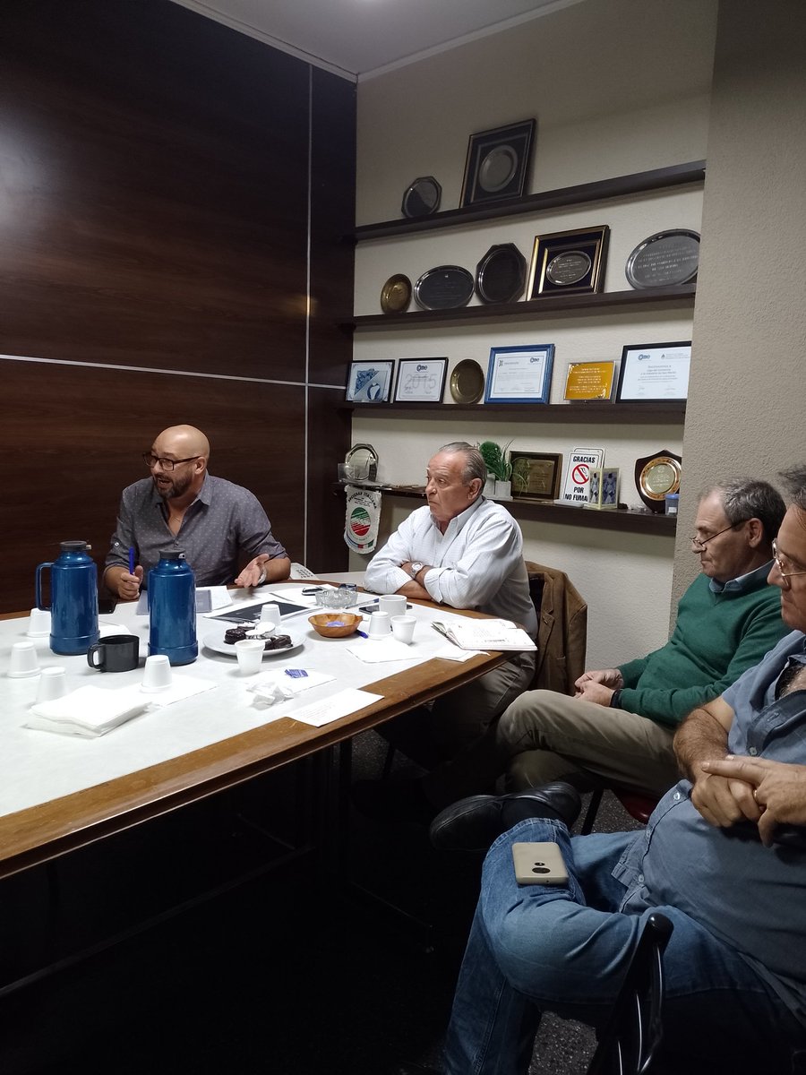 Hoy realizamos la reunión de comisión directiva de abril.

Seguimos desarrollando una agenda de trabajo que apoye y acompañe al entramado pyme de San Martín.

#esconlaspymes #lcism #industria #Comercio