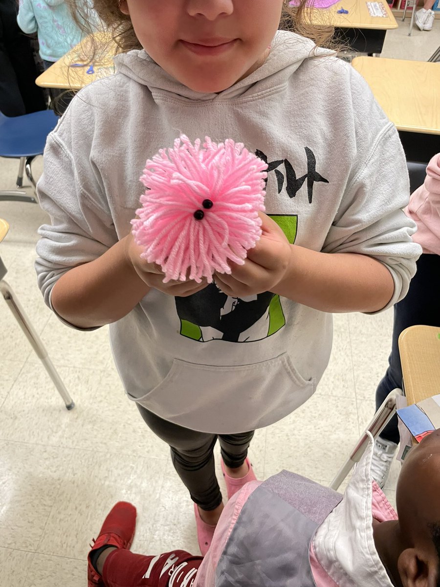 MrH_LSES's tweet photo. Social-Emotional Learning Family Night was a HUGE SUCCESS at CMES! Sensory bags, Habit Trees, and MEEPLETS ❤️❤️#ClopperStyle 🐾 https://t.co/mu2na5sRCd