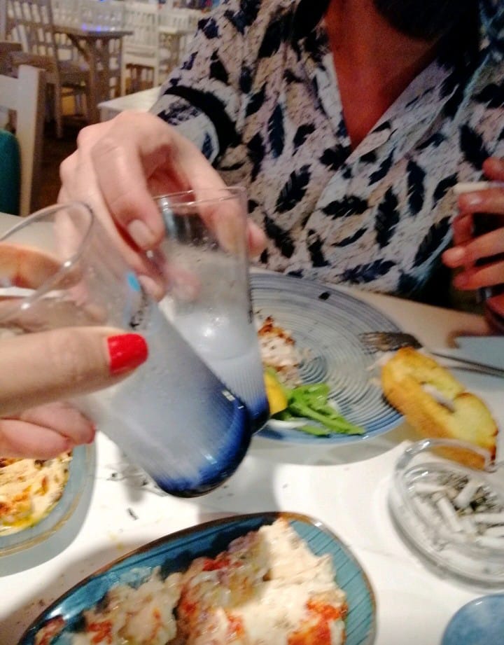 Karafaki bodrum  kalksın kadehler o zaman.