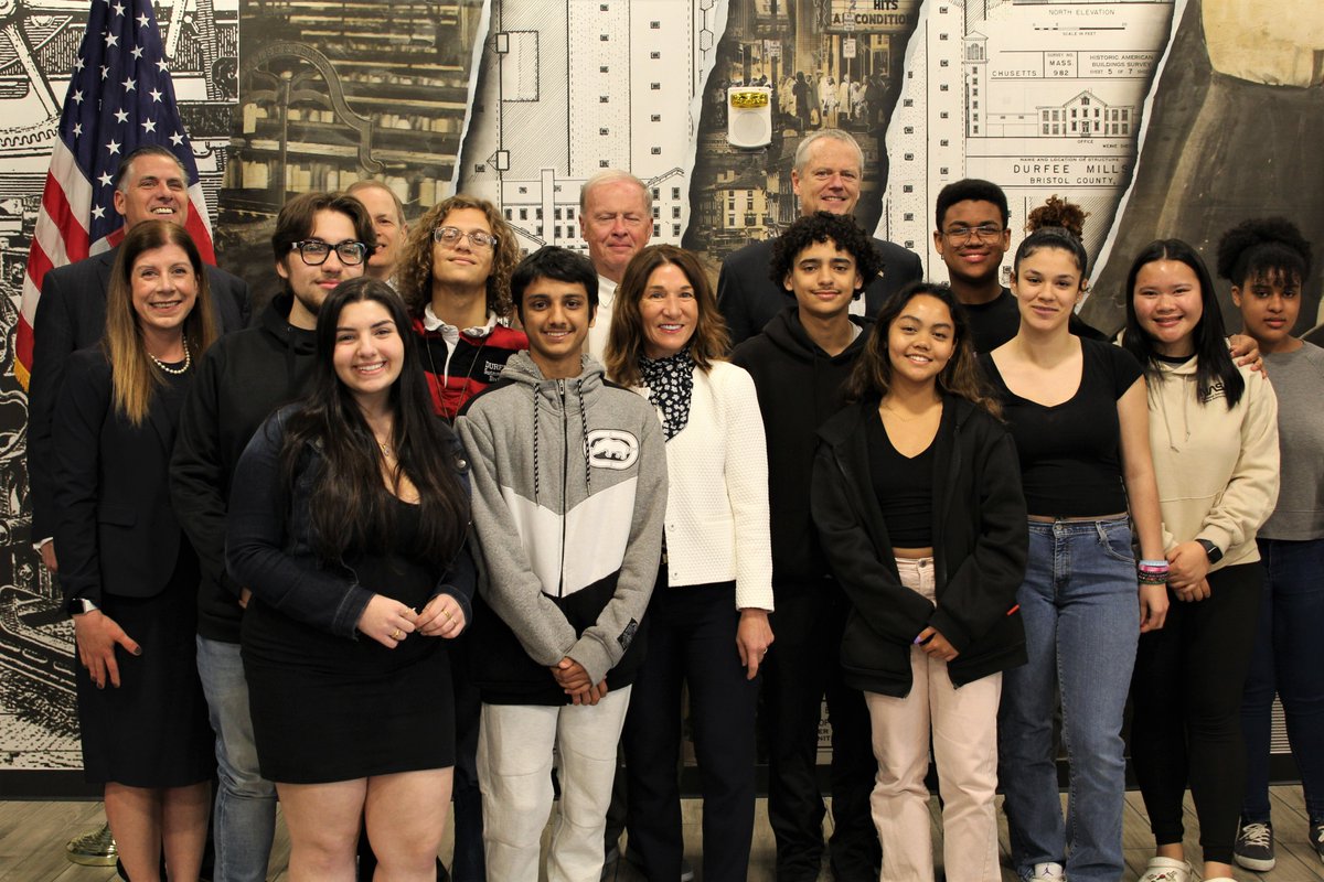 BristolCC's tweet photo. Yesterday, @MassGovernor &amp; @MassLtGov took part in a roundtable discussion at @frps_durfee with students enrolled in Early College Pathway programs at @BristolCC &amp; @BridgeStateU. Thank you to the students who shared their experience in the Early College program! https://t.co/2w8a5l0wst
