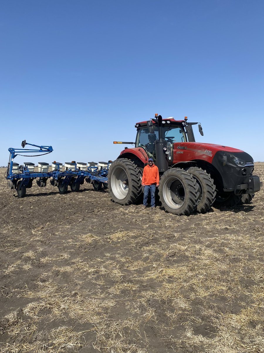 Congrats to Joe Hoffman on his new AFS Connect Magnum 310 &amp; Kinze 3205 planter. We appreciate your business &amp; are excited to work with you during #Plant22. <a href="/Case_IH/">Case_IH</a> <a href="/Kinze/">Kinze Manufacturing</a> #AFSConnect
