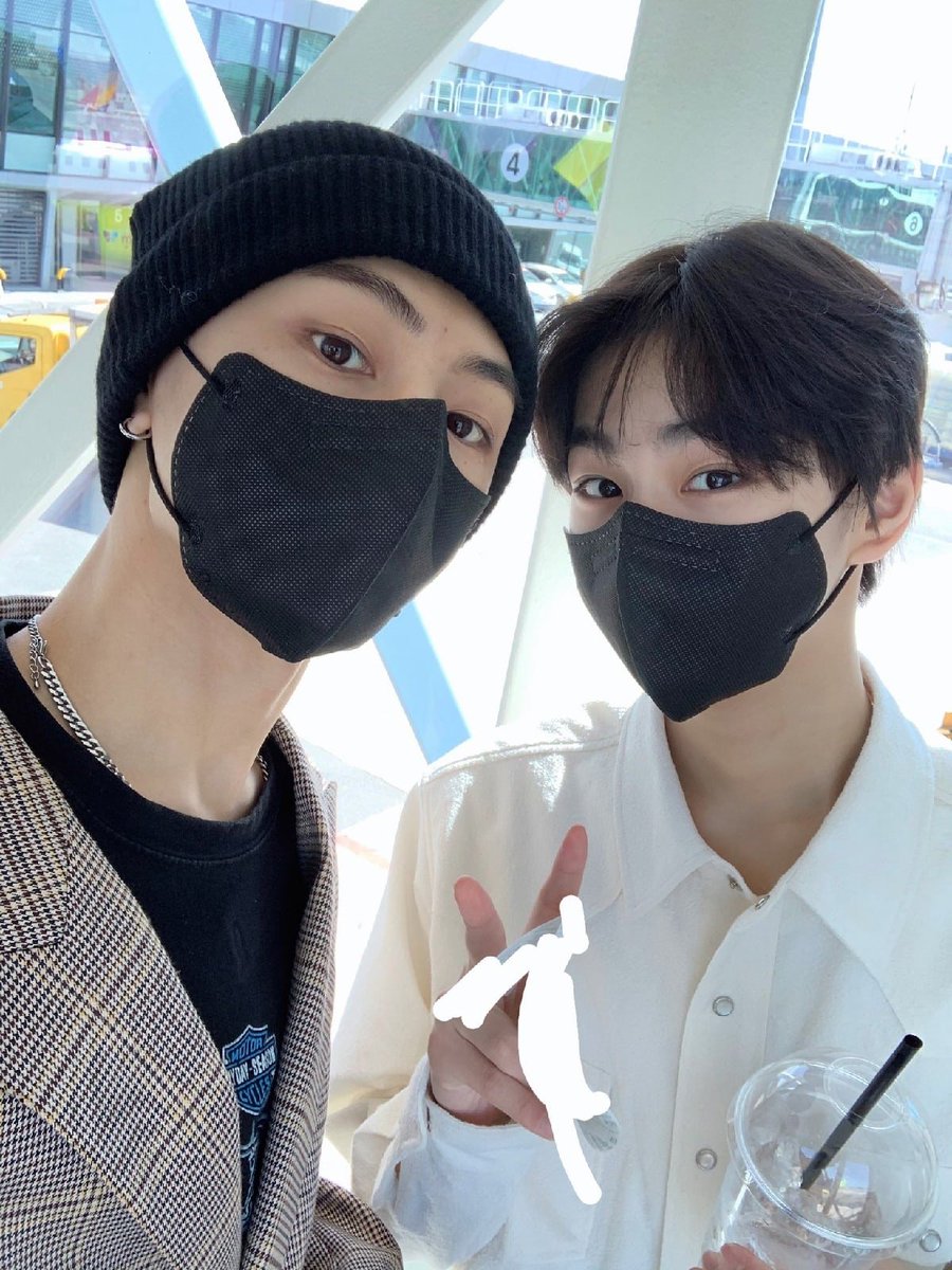onhypeland's tweet photo. Los chococrispis babies salen de la vampi cueva tras una sesión de besitos suaves (legal) y nos vamos a menear la cola to #𝚃he血液𝙵e𝕤t⁩ con #𝙳r𝕦nk𖤐𝙳az𝕖d⁩ on the background, creemos ser los más indicados para bailarla pero que nos confirmen.

𝑘♡︎𝑘rispis 𝚝iny🐈𝚋𝚏's https://t.co/edazl6Smfi