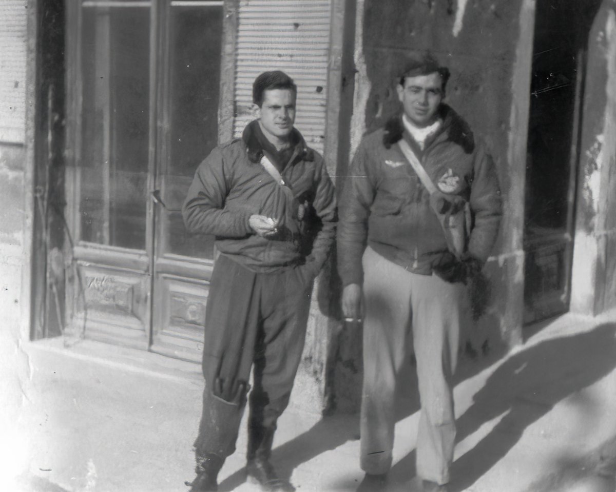 sentandoapua's tweet photo. Tenentes Pereyron e Torres, Itália, 1945
#FAB #Italia #AviaçãoDeCaça #GrupoDeCaça #Pereyron #Torres #SentaAPua #historia #WWII https://t.co/1pwJMb2QWB