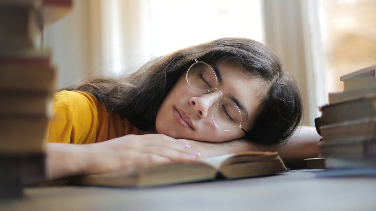 Are you curious about what makes a #goodnightsleep? 🥱

Our researchers <a href="/ScrippsDTC/">Scripps Research Digital Trials Center</a> are using #digitaltech such as fitness trackers to learn more about #sleephealth.

This means you can participate from the comfort of your own bed! 

Learn more at refresh.scripps.edu