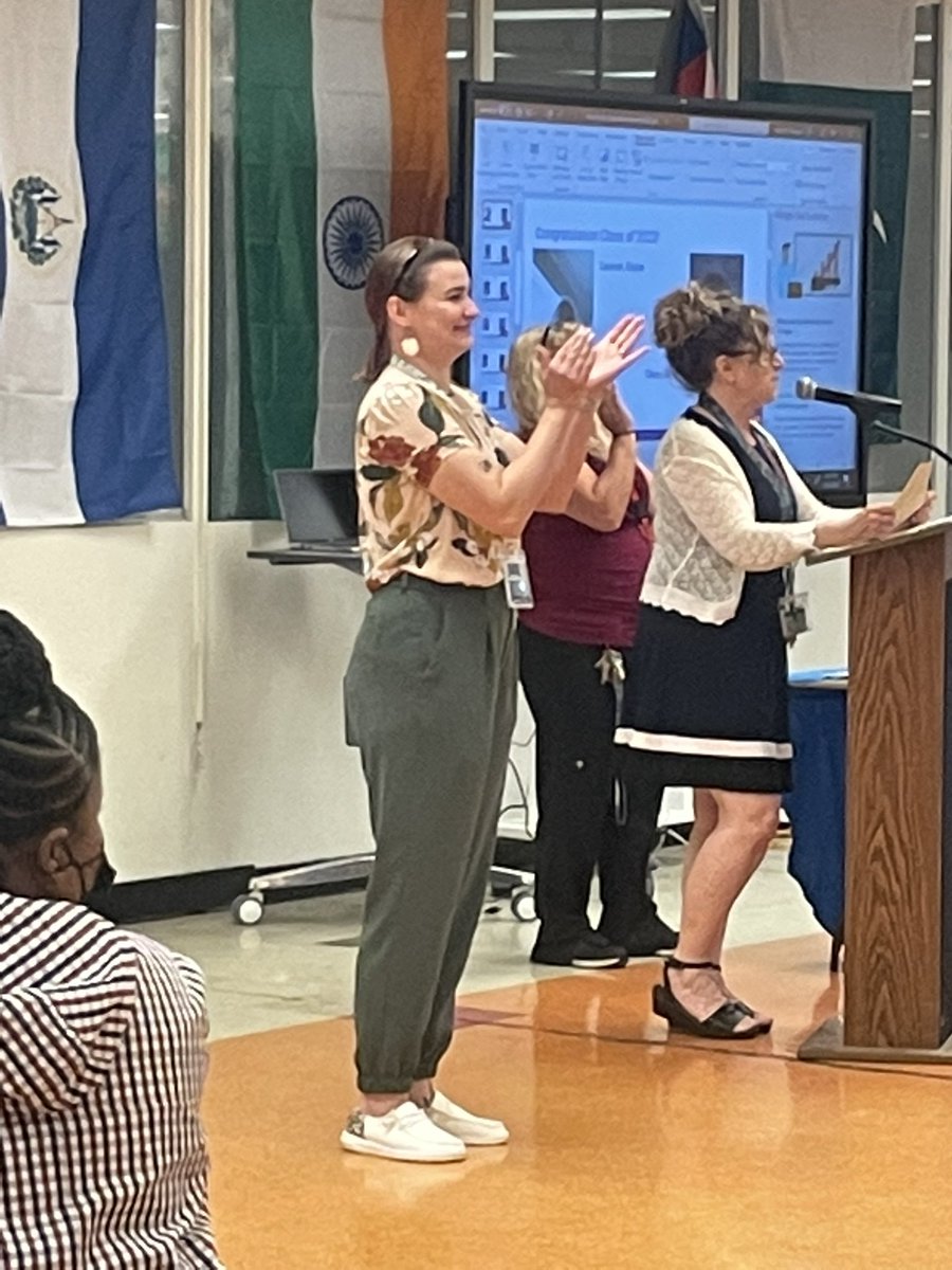 aacps_ib's tweet photo. Great night to be IB! Celebrating our @ibmyp 10th graders @AnnapHS_AACPS & our @IB_DP seniors @OldMillHSAACPS!
#personalproject #CAS #Easter #destinationIB @AACountySchools https://t.co/d7gruTKN6K