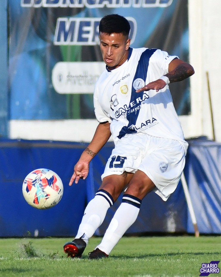 DiarioCharro's tweet photo. [#Fútbol] ⚽️📸Fecha 11. Deportivo Merlo 1 - 1 Dock Sud.

(📷: Luciana Bidegain)

#ElEquipoDeLaCiudad
#SomosMerlo⚪🔵⚪ https://t.co/Nmn28rf27D