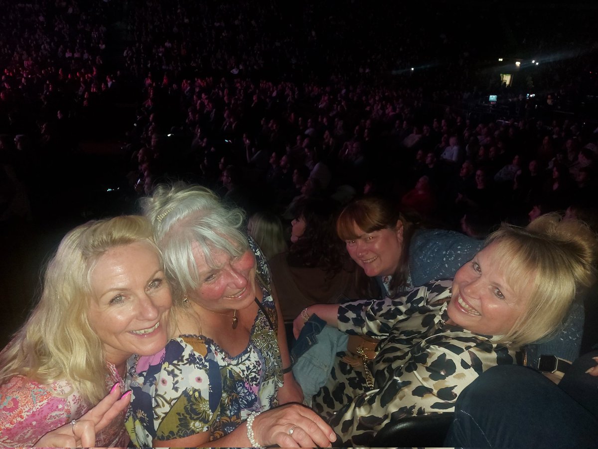 _suzyrich's tweet photo. Thank you @VirginRadioUK @AOArena for organising a superb event for all the key workers who worked.. tirelessly. . during the Pandemic.. fantastic evening..๐๐ธ๐ต๐ค @thevaccines @KaiserChiefs #tomwalker #isaacstuart https://t.co/ZXnGf0XVkl
