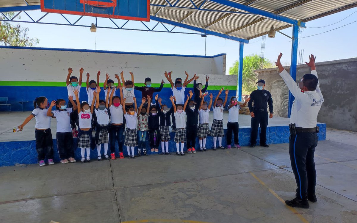 SSP_GobTam's tweet photo. #PolicíaentuEscuela elementos de #PrevencióndelDelito de la #PolicíaEstatal, se reunieron con alumnos de la Escuela Primaria “Josefa Ortiz de Domínguez” del ejido Magdaleno Cedillo del municipio de #Tula para platicar sobre #Autoproteccion #Tamaulipas #Contigo #Cerdadeti https://t.co/XMYG8GJnrl