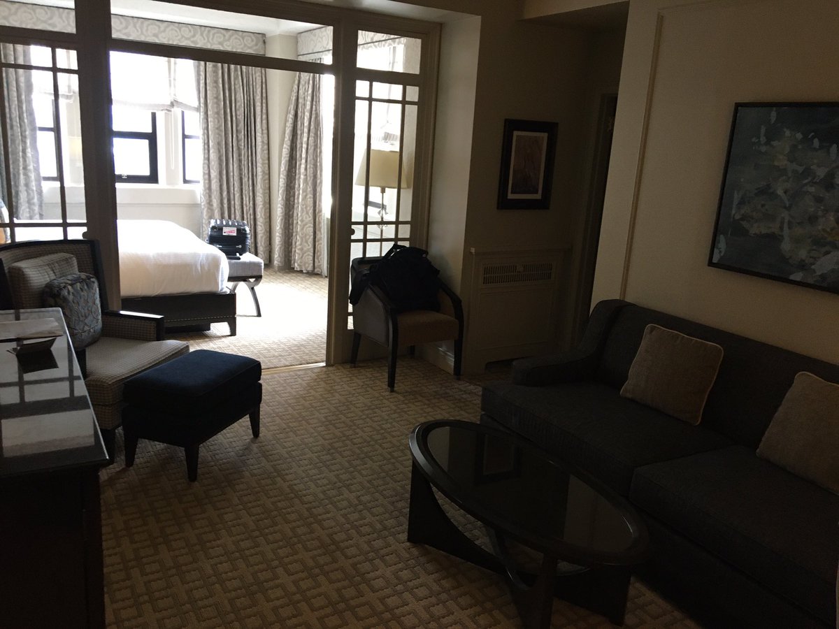 improvhypnosis's tweet photo. Love my suite at the @FairmontVan with amazing views. Looking forward to the @Canucks vs @SeattleKraken game tonight! https://t.co/PqiebDzMZS