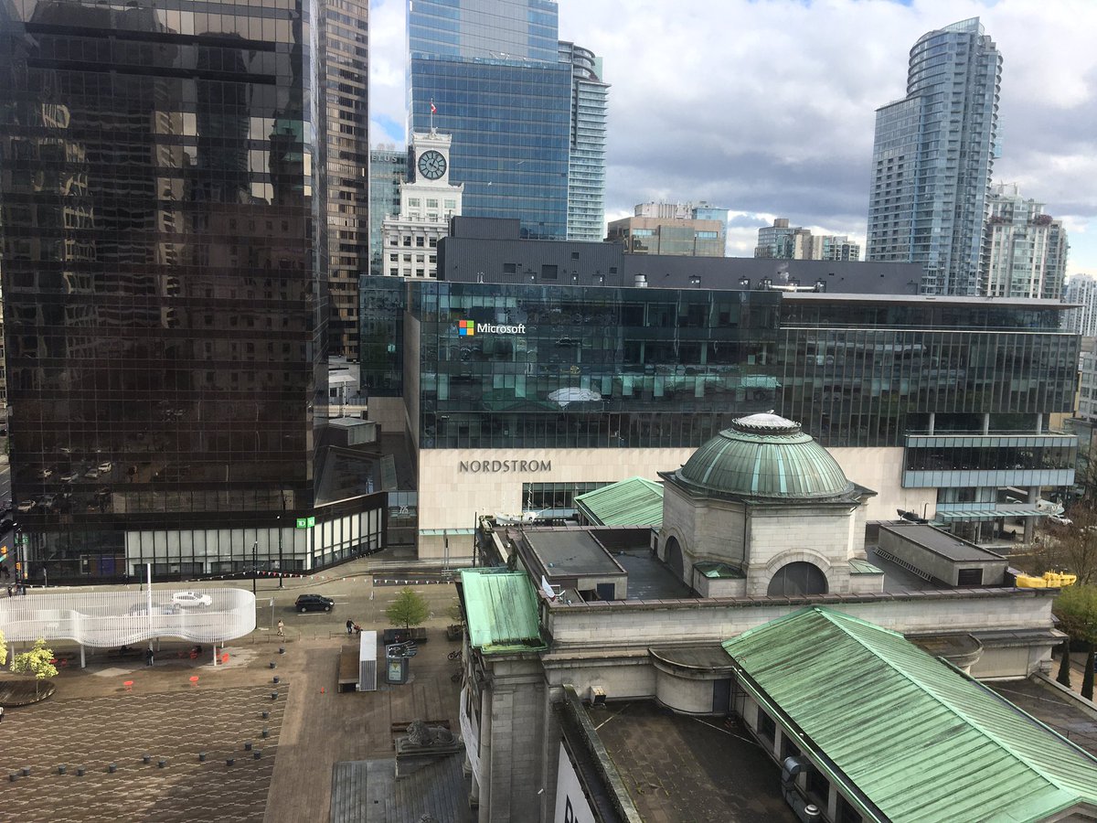improvhypnosis's tweet photo. Love my suite at the @FairmontVan with amazing views. Looking forward to the @Canucks vs @SeattleKraken game tonight! https://t.co/PqiebDzMZS