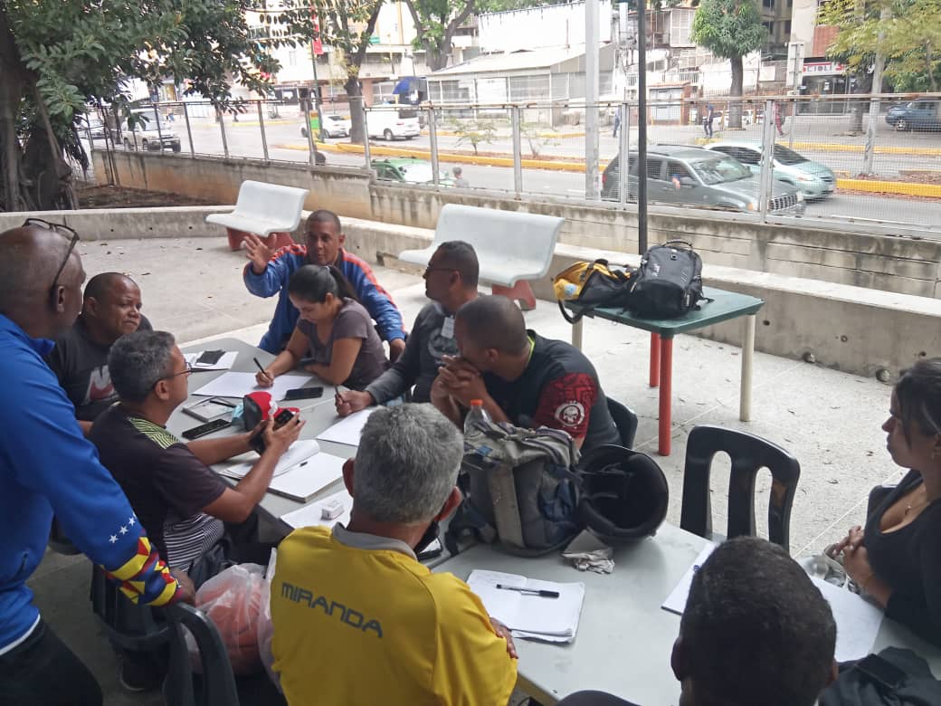 AsobasketM's tweet image. El día de hoy se realizó reunión extraordinaria de la junta directiva, de la asociación del Estado Miranda, con los coordinadores de zona, para acordar el cronograma oficial de las venideras competencia programadas por la federación venezolana de baloncesto!!