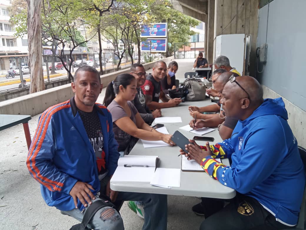 AsobasketM's tweet image. El día de hoy se realizó reunión extraordinaria de la junta directiva, de la asociación del Estado Miranda, con los coordinadores de zona, para acordar el cronograma oficial de las venideras competencia programadas por la federación venezolana de baloncesto!!