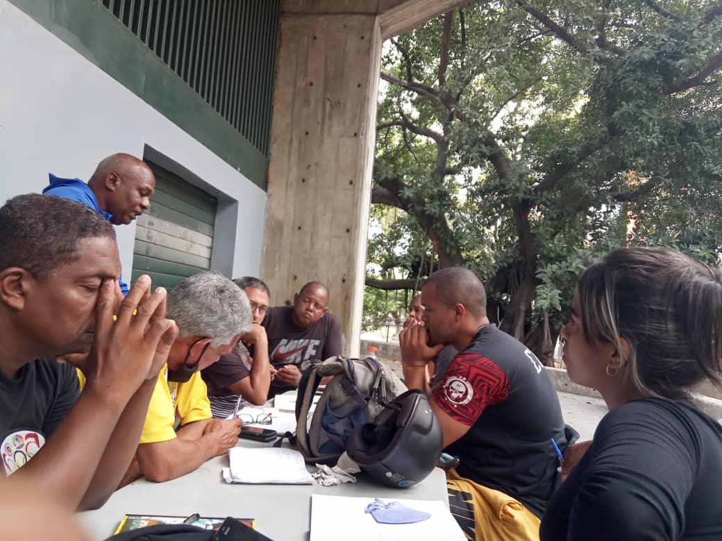 AsobasketM's tweet image. El día de hoy se realizó reunión extraordinaria de la junta directiva, de la asociación del Estado Miranda, con los coordinadores de zona, para acordar el cronograma oficial de las venideras competencia programadas por la federación venezolana de baloncesto!!