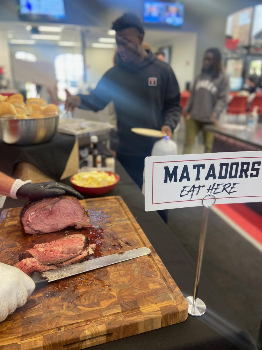 TimDeRuyter's tweet photo. CHAMPIONS DINNER tonight!  The victorious Matadors team feasted on Prime Rib while the Red Raider team had hot dogs. Special Thanks to Red Raider Meats for providing the delicious meal! #WreckEm https://t.co/HKo8WA1vyi