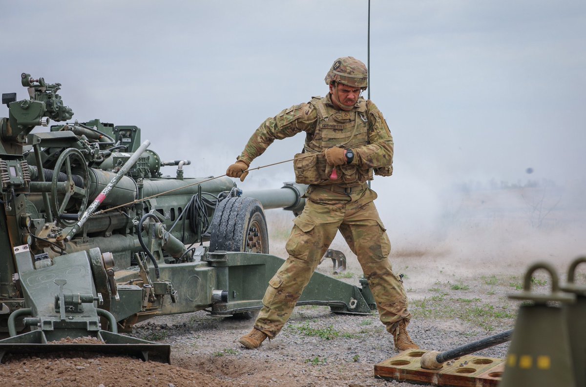18airbornecorps's tweet photo. FIRE!
Soldiers w/ the 3-320th Field Artillery, @TheRakkasans conduct a direct fire training event at Fort Knox, KY, April 25.
The training was conducted to enhance readiness, while stressing communications and sustainment systems across extended distances.
#Rakkasans #OLEII https://t.co/feq7A91HXh