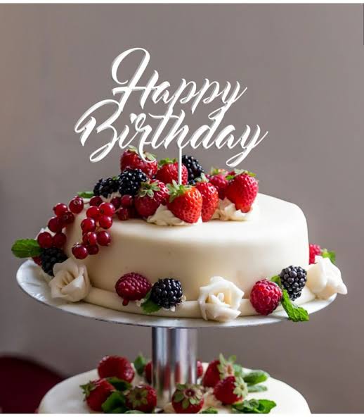 كل سنه وانتى طيبه يا لوكا وعقبال سنين كتير 
ربنا يباركليك فيها ويحفظها ويقر عينك بيها وتشفيها أحسن الناس 🎉🎊🎂🎈🎈#لوكا_بنت_ملكة_النسور