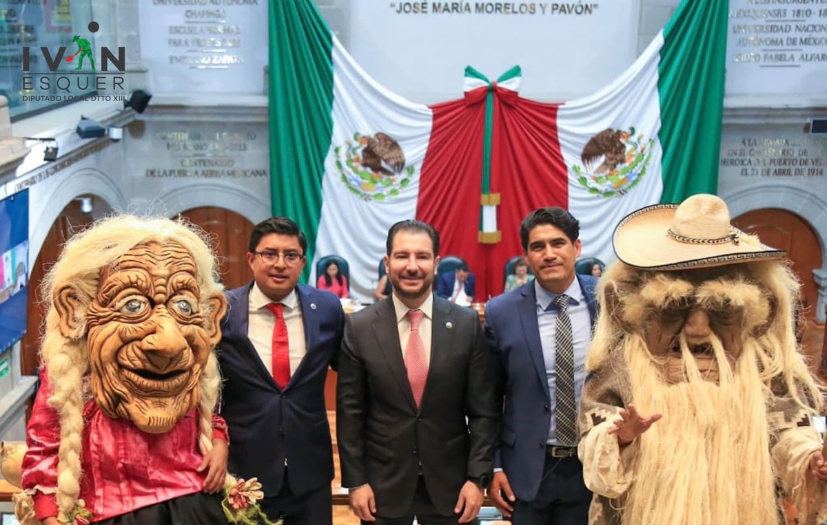 myriamcardenas's tweet photo. Los #mexiquenses estamos orgullosos de nuestras raíces, por ello respaldamos a los “Viejos de Corpus o Xitas” de #Temascalcingo, quienes asistieron el día de hoy a la #CámaraDeDiputados. #DiputadaLocal #LXILegislatura #Distrito45 #MyriamCárdenas #YoSiRegresé https://t.co/hjigwmXPBX