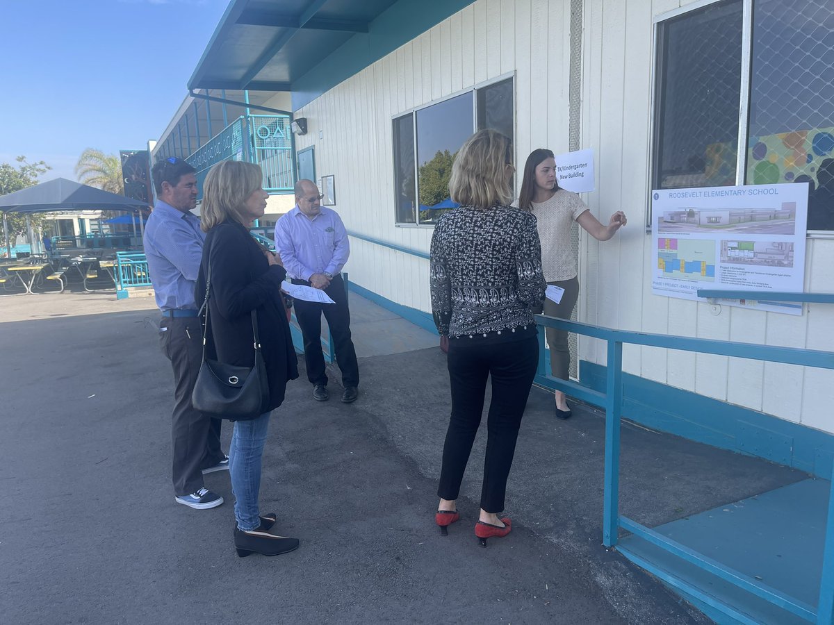 SMMUSD's tweet photo. Nothing like talking to consultants, architects and teachers one on one! #SelfGuidedTours #FutureFacility @SmmusdC @roosevelt_pta https://t.co/oZLHTNnRFG