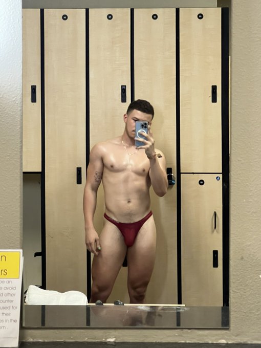 leg day attire https://t.co/VzqI6TMAim