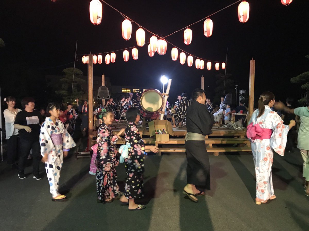 riyomountains's tweet photo. 【告】「八日市場の盆踊り」~GW真昼の盆踊ラーふぇす~in 匝りの里(JR八日市場駅前)5/5(木祝)11:00~16:00(雨天荒天延期5月8日)
昨年 #Soi48LS に出演した千葉は八日市場の囃子連、親和会が久々の披露を行います🔥権左が西国を始めとする「口説き系盆踊り」のKILLERを生で体感するチャンスです❗️ https://t.co/h6uA0AjFGQ