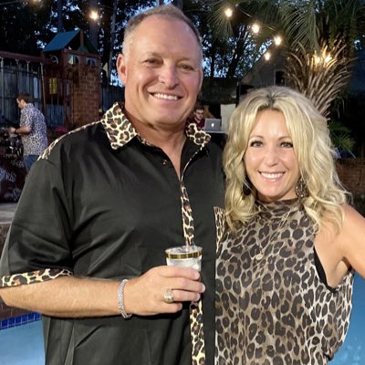 Lainie Uschelbec tweet media