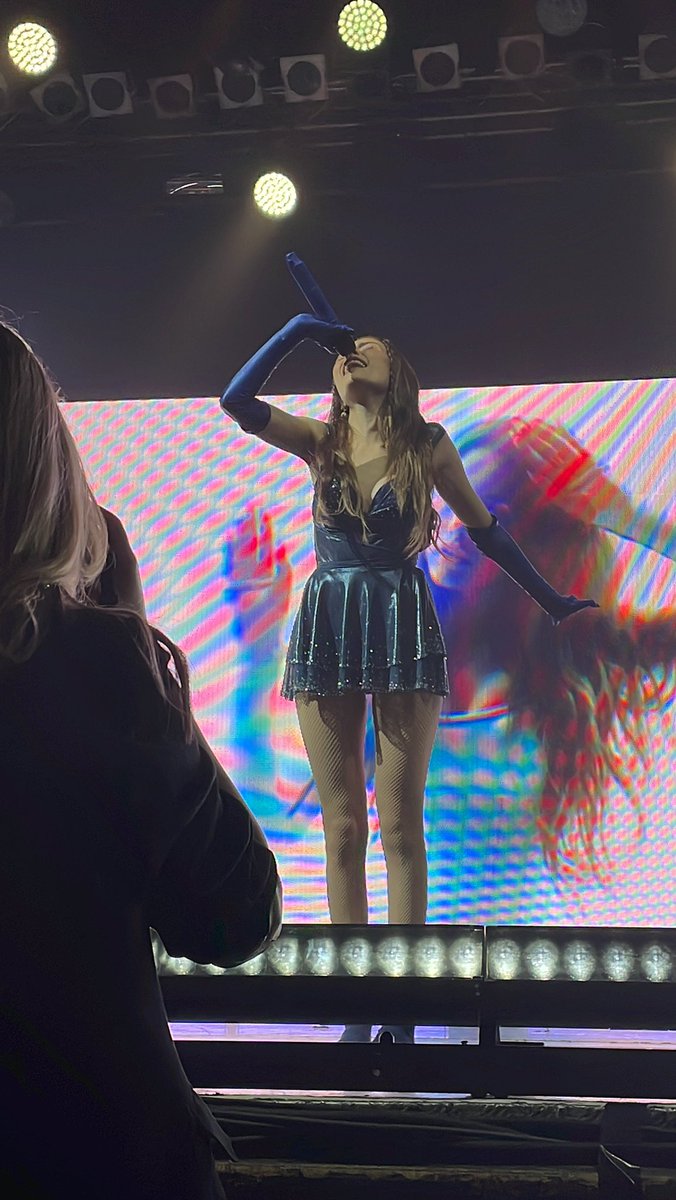 hometolocket's tweet photo. such a special day thank you so much for this amazing experience and putting on such a great show i love you forever and always @madisonbeer #LSTHanover #LSTHannover https://t.co/olLfg1uYyO
