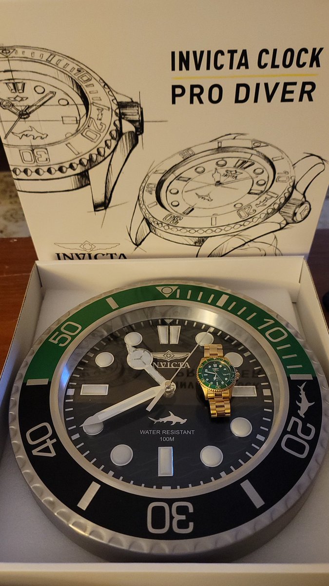 New Invicta Pro Diver arrived and it's time to size it with my tool kit. This is the Coolest part about collecting watches, sizing and maintaining them yourself. I got the wall clock to to hang up at work. #invicta #prodiver #goldwatch #collectables #wallclock #wristwatch