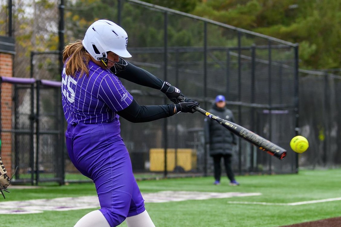 The Tommies are on the board! <a href="/cassidycarby/">cass</a> hits a two-run home run, her eighth of the season!

#RollToms