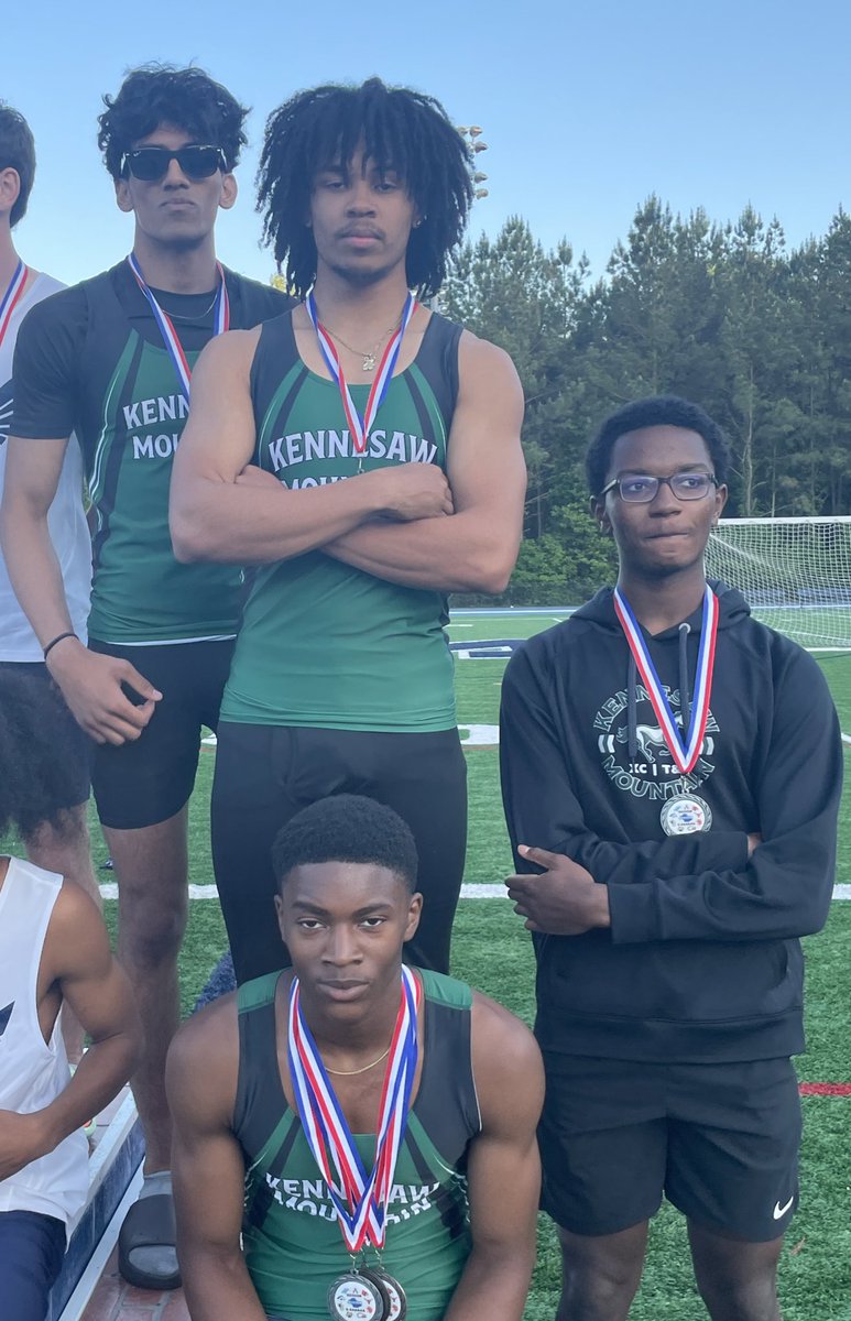 To finish the meet the boys and girls 4x400 both qualify for sectionals. Great day at Marietta for the Region Championships.