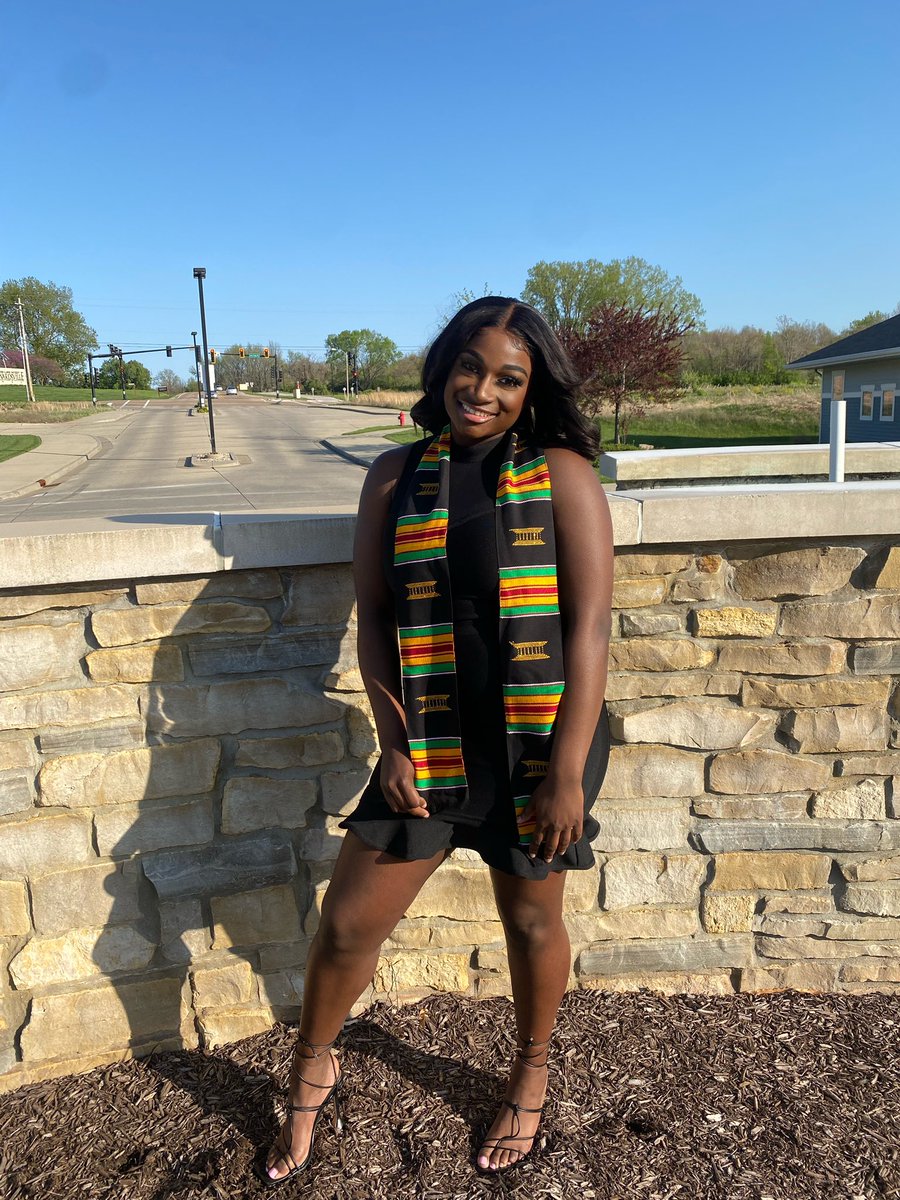 KelsieWilliams_'s tweet photo. Melanated and Degreed 👩🏾🎓 #blackgraduation https://t.co/VvF5aIULQi