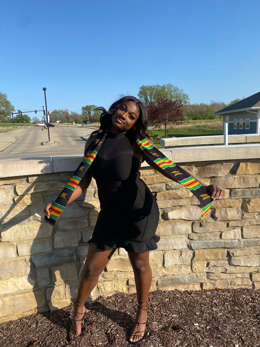 KelsieWilliams_'s tweet photo. Melanated and Degreed 👩🏾🎓 #blackgraduation https://t.co/VvF5aIULQi