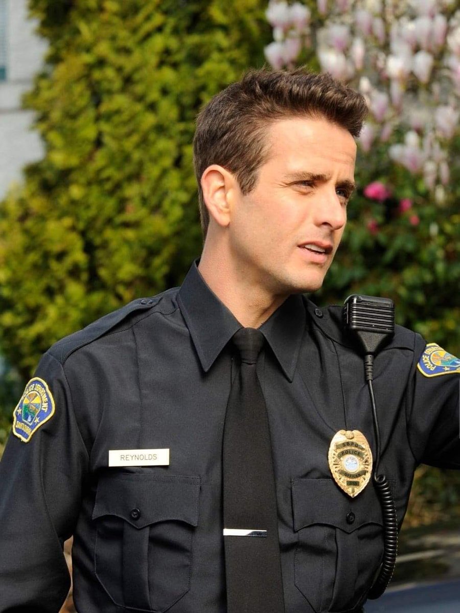 Tammi_inCO's tweet photo. @ILaLaLaLuvJoeM @joeymcintyre @DonnieWahlberg ?!?! What episode was he on previously?? What have I missed? The only cop show I remember him being on is #Psych. I mean, and his fabulous work as #OfficerMcIntyre on the lido deck! 😂 #FriskEm #ConcealedWeapons #CuffMeJoe https://t.co/FLMp6KwuS5