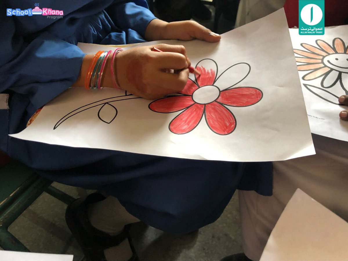 AllahWalayTrust's tweet photo. Talent hunting in Govt Girls Primary School Nawan Pind by Volunteers of UCP under Allah Walay Trust School Khana Program.
Alhamdulillah Govt Primary Schools students are very talented ✨
Keep supporting and praying for our team.
#AWT #SKP #SchoolKhanaProgram #SKP #foodforall https://t.co/5sqkmgGq6c