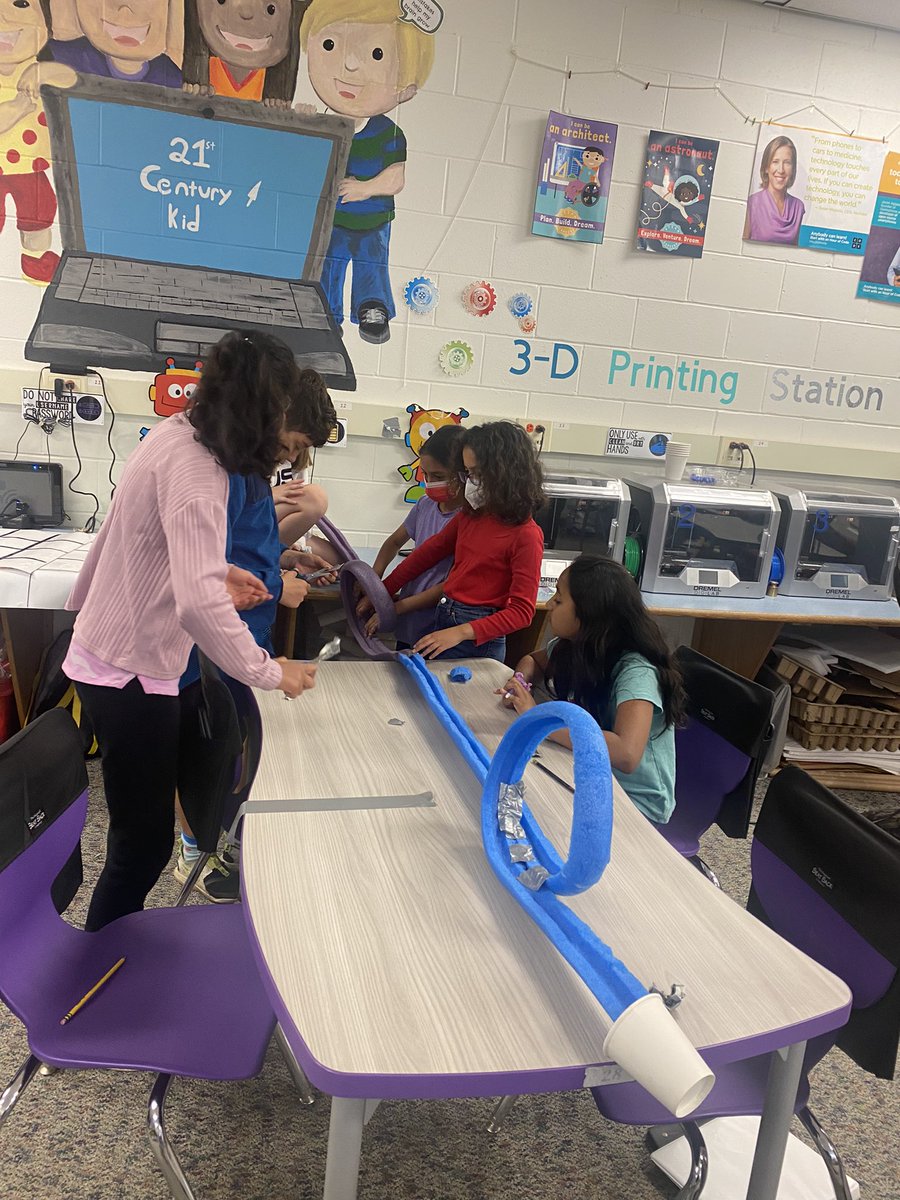 MrsGoldSTEAM's tweet photo. The collaboration today was amazing!!! #RollerCoasterPhysics #STEAM @RvilleProud @bitsbyBoomer https://t.co/dVTpvmAgum
