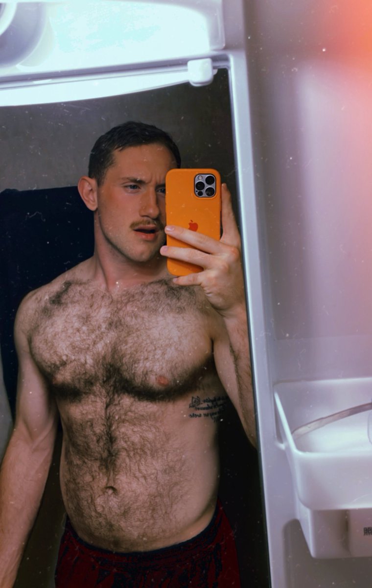 ryanstephen0's tweet photo. 🐻🍊 https://t.co/gsEMjNTneB