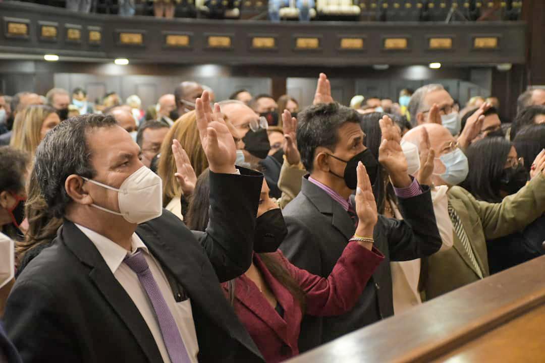 Saludo y felicito a los Magistrados y Magistradas del Tribunal Supremo de Justicia, autoridades designadas por la Asamblea Nacional de acuerdo a la CRBV y las leyes. Es una nueva etapa de renovación e impulso del sistema de justicia por el bienestar y la Paz del pueblo.