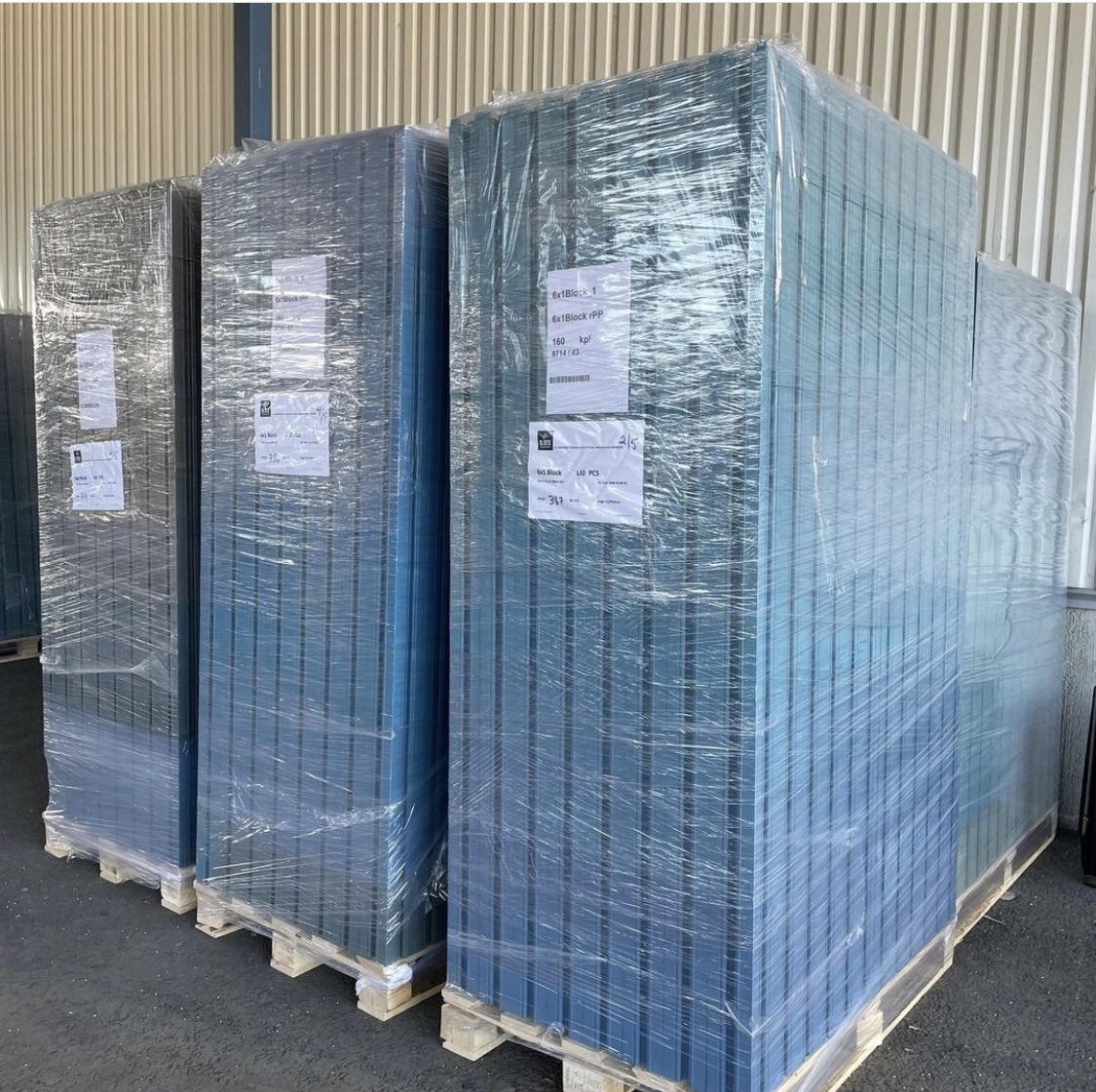 These Blocks are leaving to Casablanca Morocco. Two model houses BS2 and BS3 will be built in Morocco. 
#Africa #Morocco #block #solutions #house #affordablehousing #sustainabledevelopment #recycled #plastic