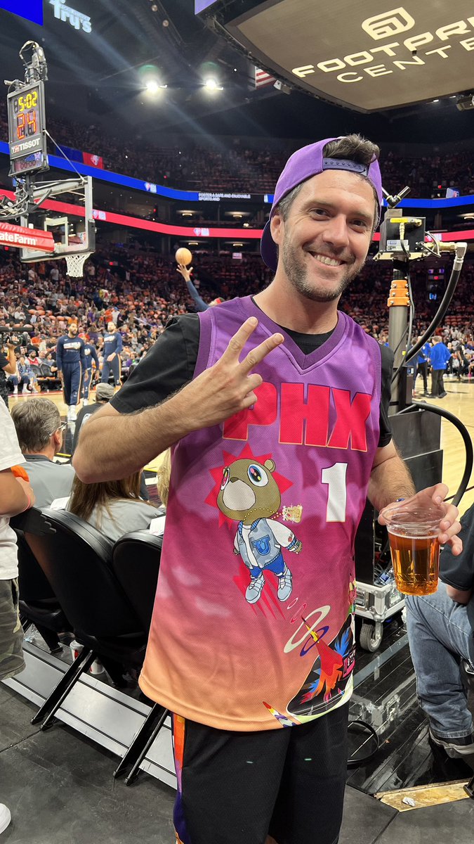 toeknee216's tweet image. Courtside playoff seats. Suns W. Talked with Fitz. This might have been one of the best nights of my life so far 🙌🙌