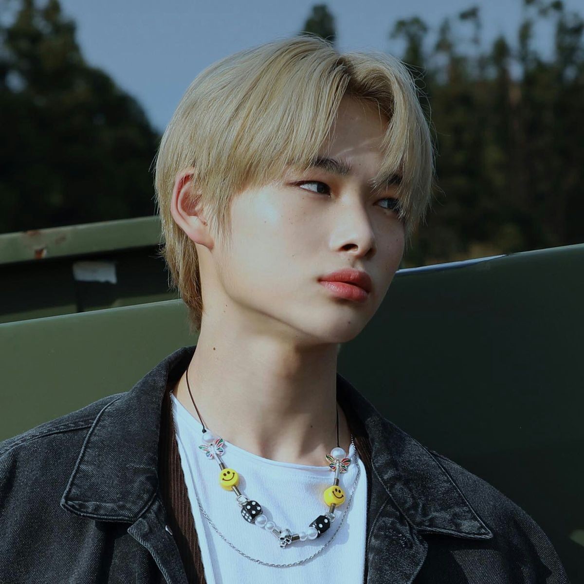 lovieraia's tweet image. -sa pagtila ng ulan

a #sunki au

Shilo, a writer who had lost his motivation to write, took a break from work and decided to move alone to a very rural area. As he was giving himself time to rethink everything, he met a man who lives in the middle of the woods.