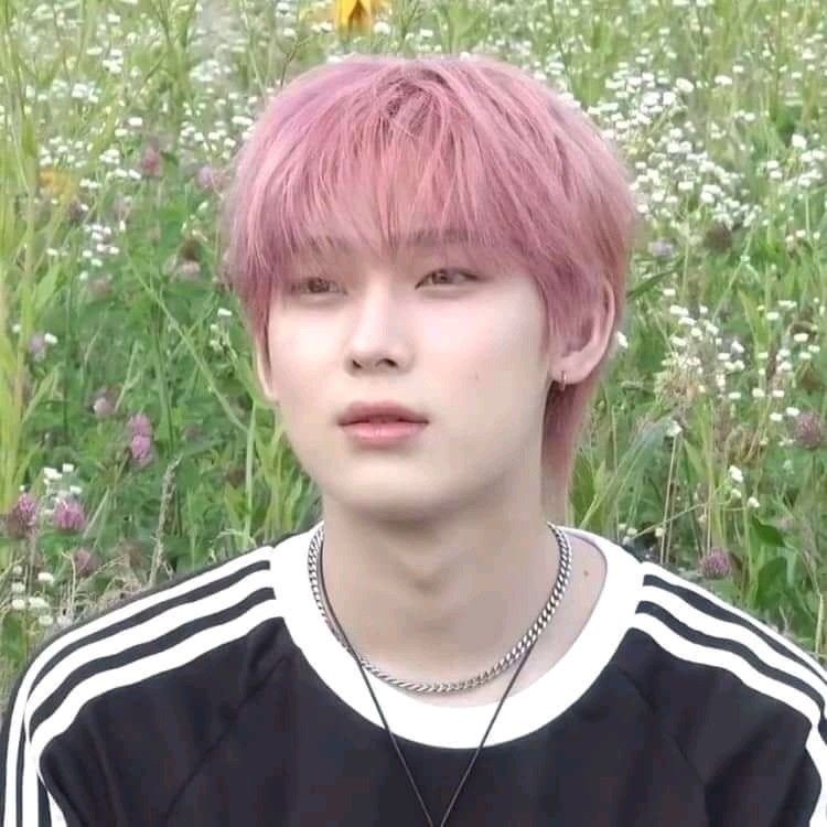 lovieraia's tweet image. -sa pagtila ng ulan

a #sunki au

Shilo, a writer who had lost his motivation to write, took a break from work and decided to move alone to a very rural area. As he was giving himself time to rethink everything, he met a man who lives in the middle of the woods.