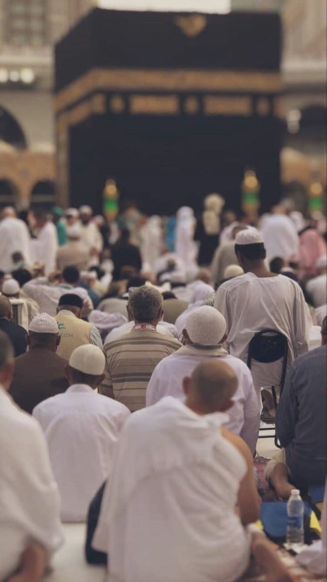 "Rabbiniz şöyle buyurdu: Bana dua edin, duanızı kabul edeyim. Bana kulluk etmeyi kibirlerine yediremeyenler, aşağılanmış olarak cehenneme gireceklerdir!"

Mümin 60